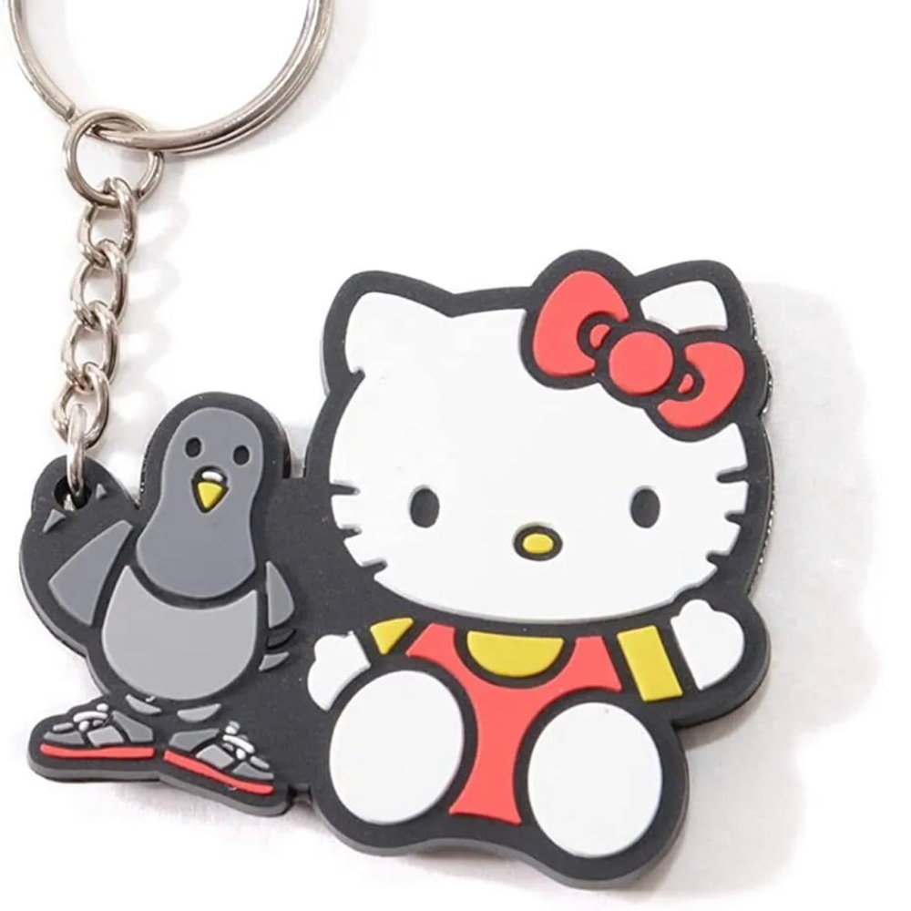 Staple Hello Kitty Keychain - Picture 2 of 3